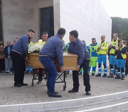 Un momento dei funerali di Giorgio Cervigni
