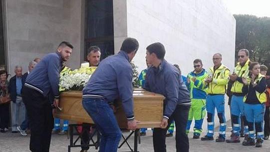 Un momento dei funerali di Giorgio Cervigni