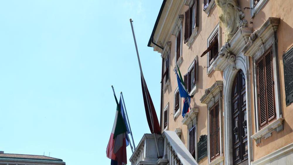 La facciata del Comune (Silvestri Pentafoto)
