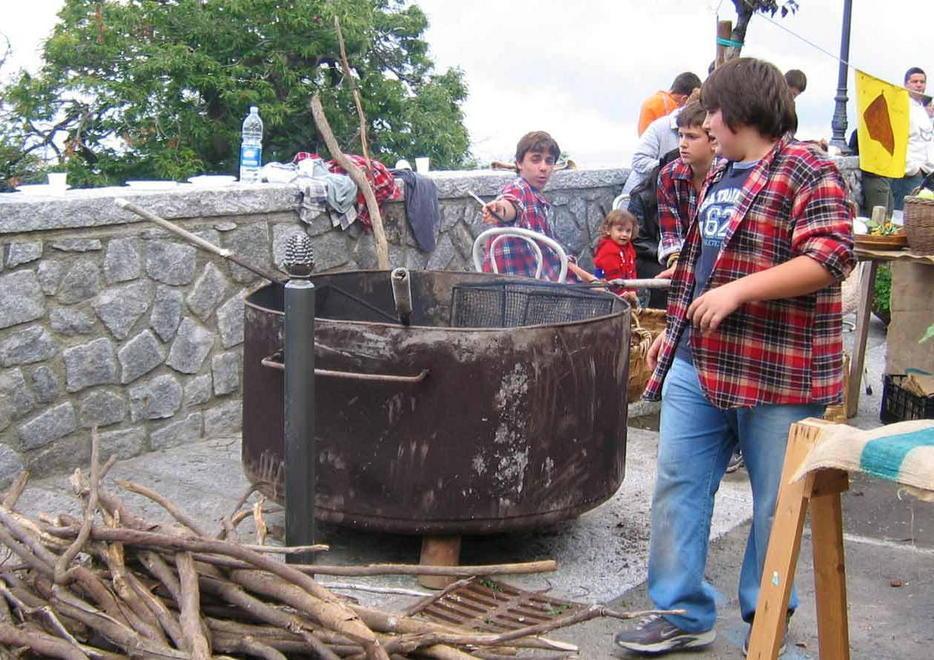 La “Festa d’autunno” con le castagne locali