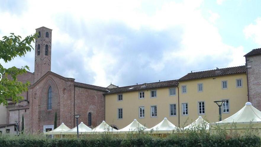 Da lunedì padiglioni in altre piazze del centro storico