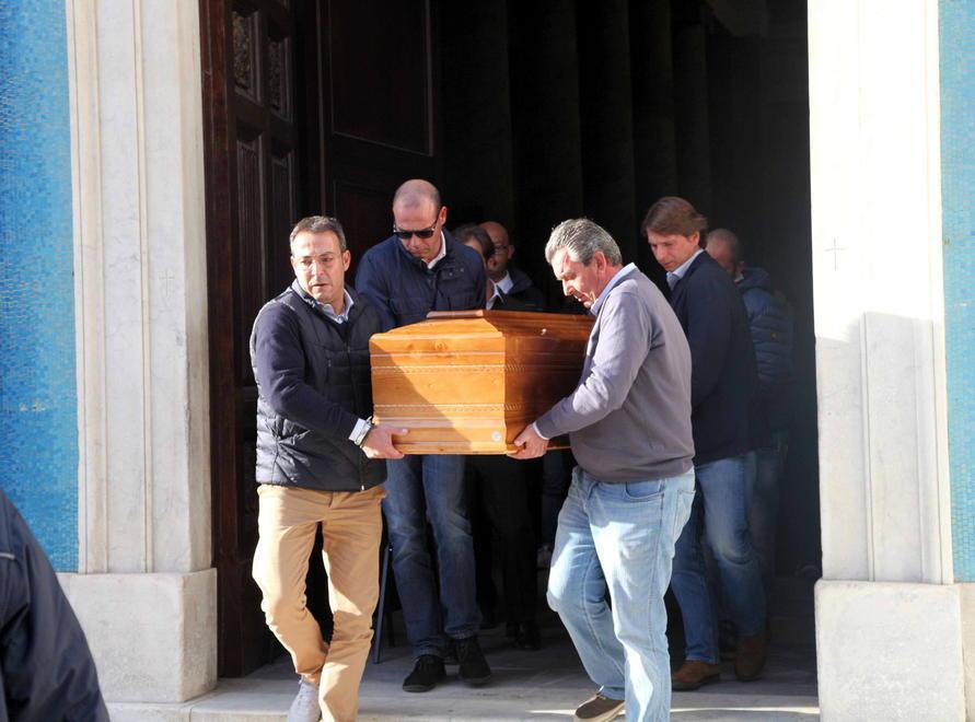 Ciao Bobby, ora surfa da lassù 
