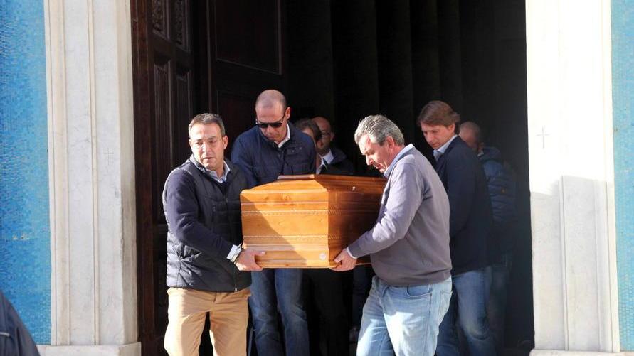 Ciao Bobby, ora surfa da lassù