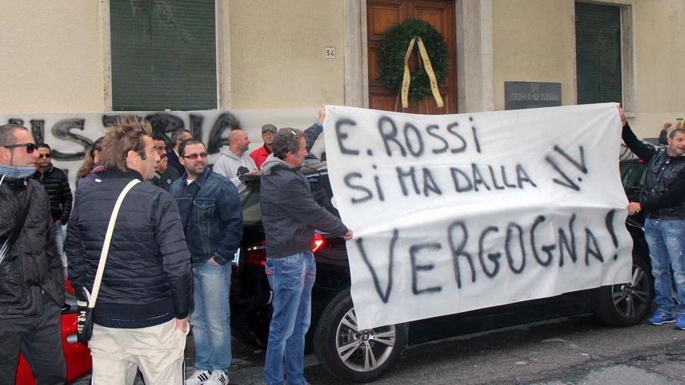 Una corona di fiori a Confindustria a un anno dalla Trw