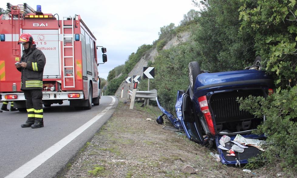 Panda fuori strada, donna illesa