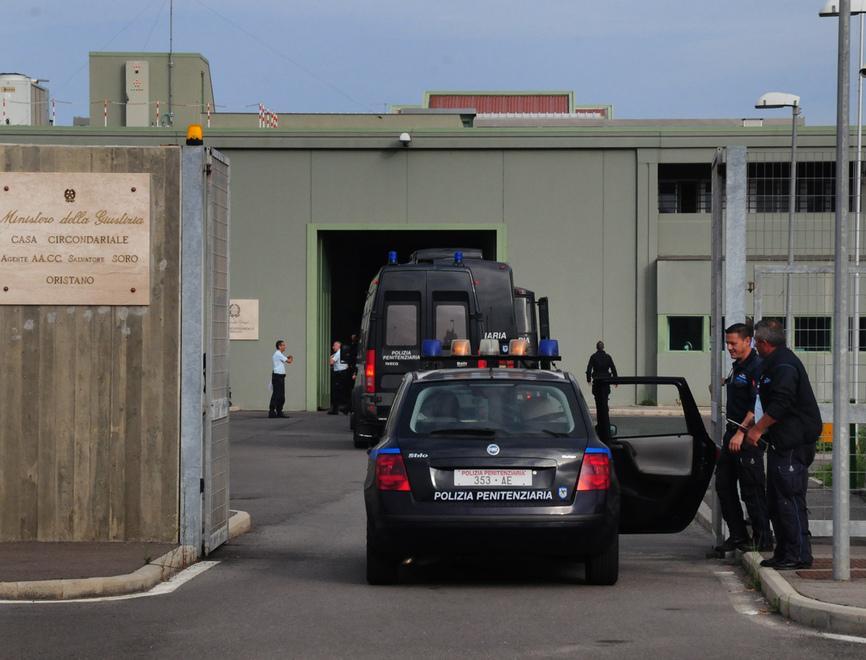 In tre in una cella, protesta a Massama 