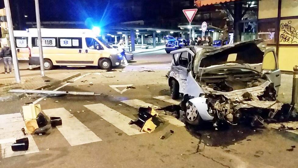 Schianto all’incrocio, è grave un 25enne