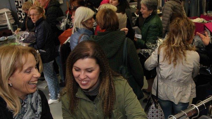 Cashmere a prezzi stracciati e c’è chi si rifà il guardaroba