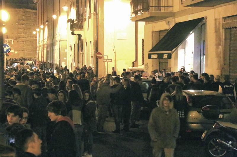 Secchiate d'acqua per fermare la rissa notturna in Venezia 