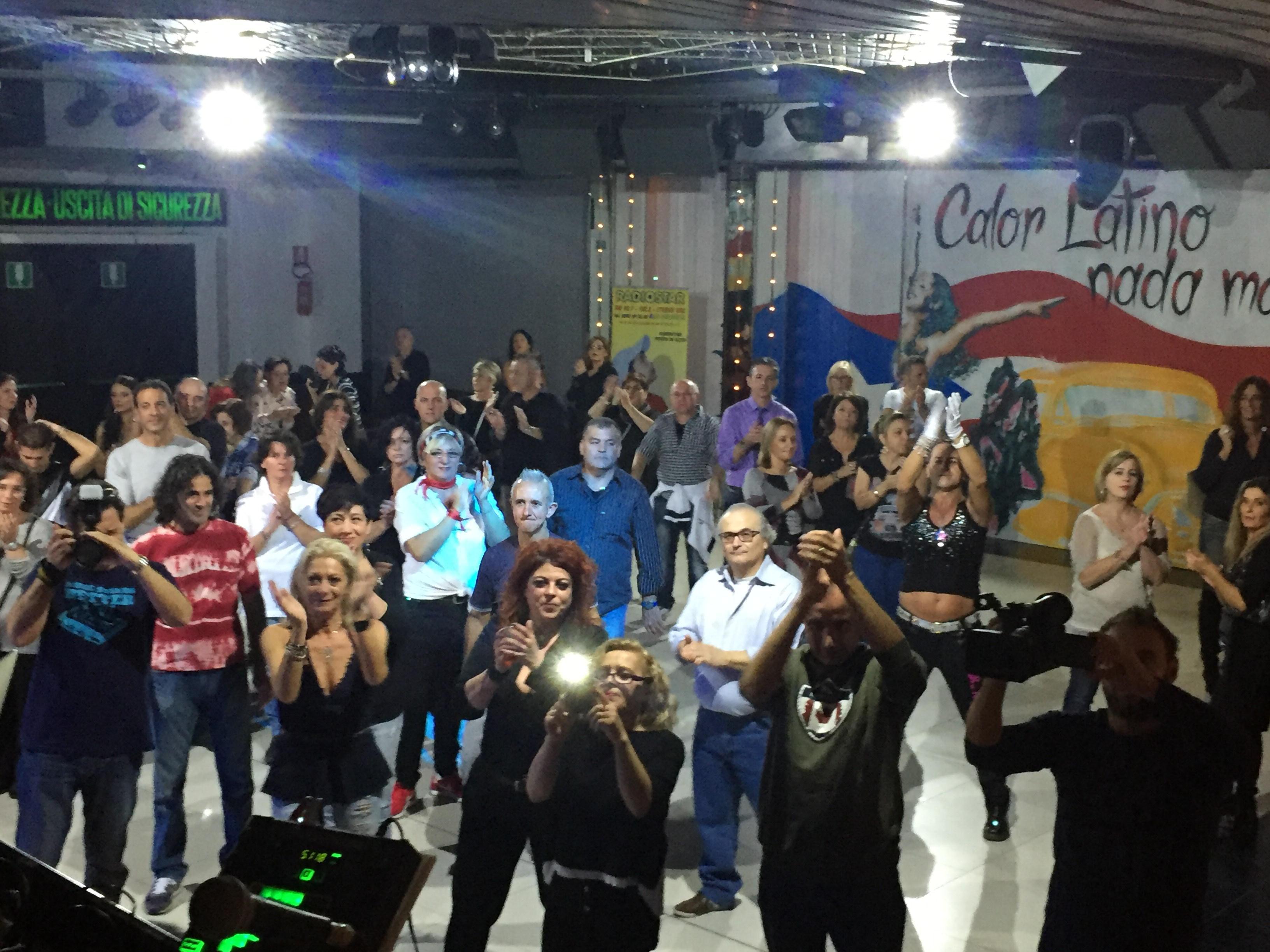 I ragazzi degli anni Ottanta al Freedom per il revival della domenica pomeriggio in discoteca