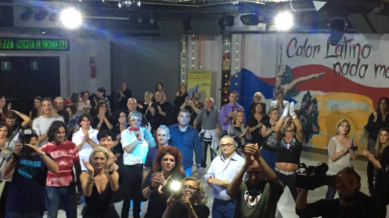 I ragazzi degli anni Ottanta al Freedom per il revival della domenica pomeriggio in discoteca