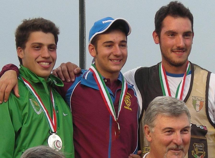 Gabriele Rossetti (al centro) sul podio dopo una vittoria ottenuta sempre a Cipro