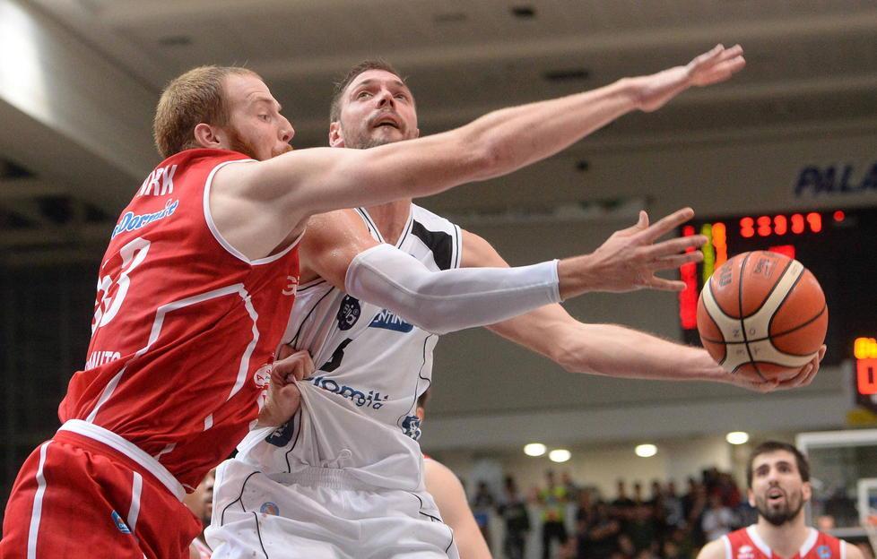 Alex Kirk in chiusura
