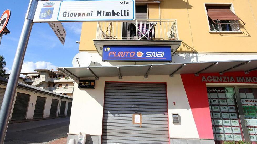 Sigilli della polizia a due sale scommesse