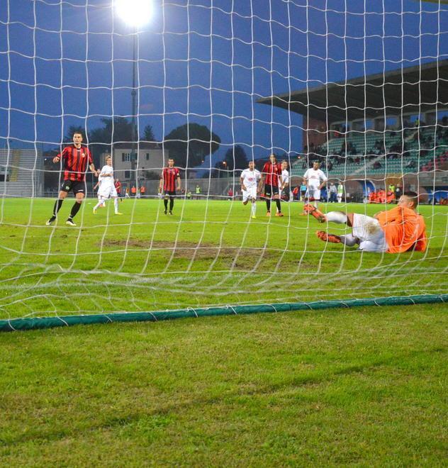 Lucchese in tilt, l’Ancona stravince in dieci 