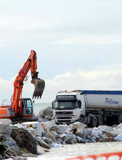 I cantieri anti erosione spaccano ancora i balneari 