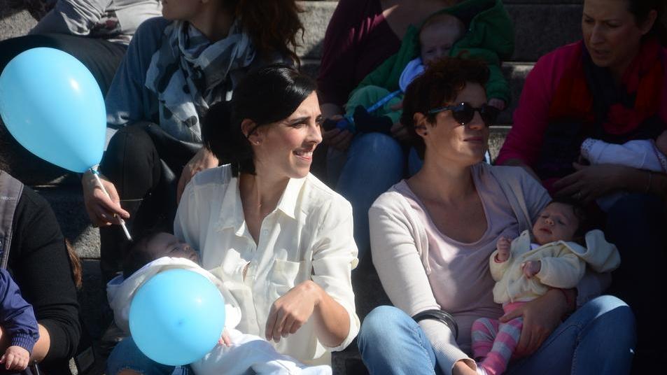 Un flash mob per l’allattamento al seno