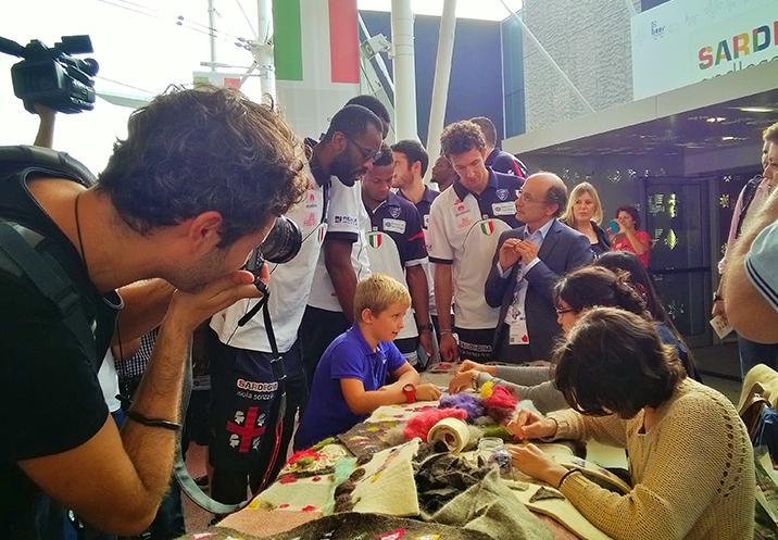 Dalle mani dei bambini ecco uscire il social carpet