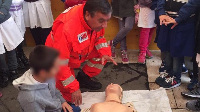 Bimbi a lezione di soccorso