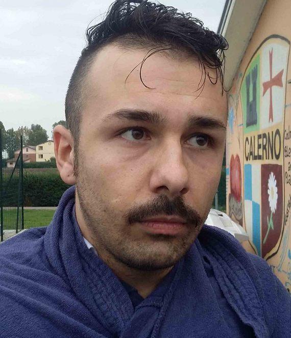 Salva l’amico svenuto dopo una testata 