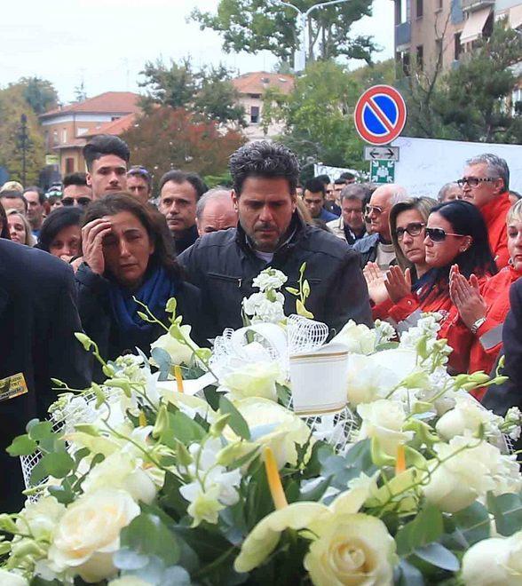 Palloncini e striscioni salutano Kevin 