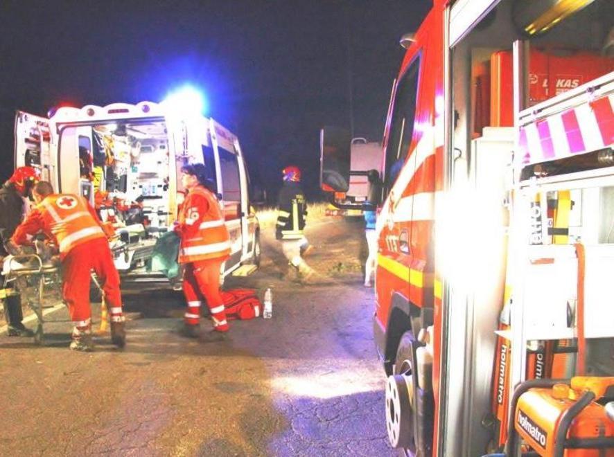 Scontro frontale all’alba sulla Radici, quattro feriti 