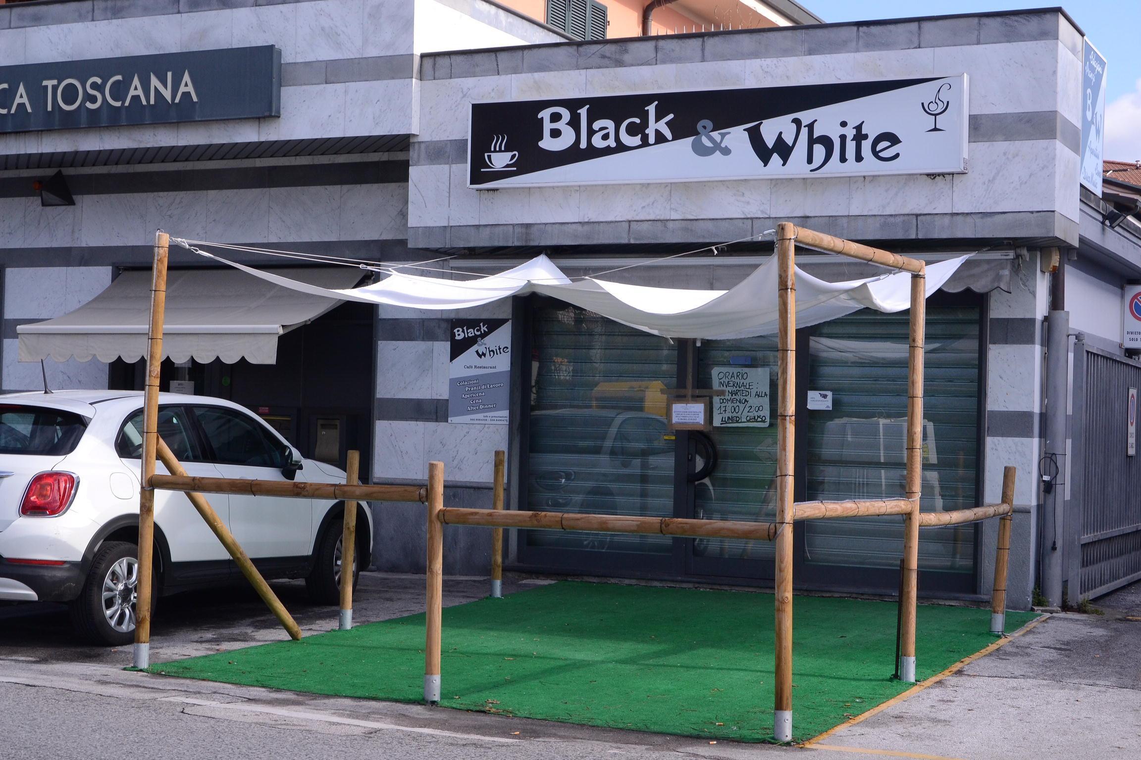 I sigilli al Black & White in via Aurelia al Marco Polo