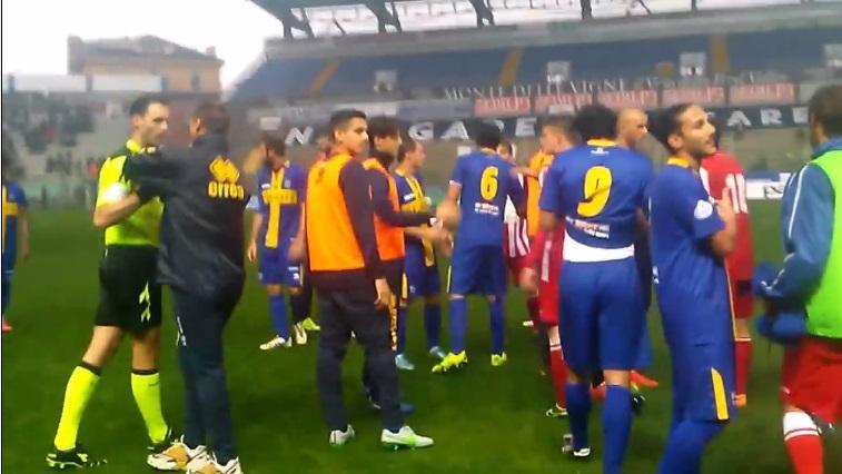 Il portiere del Forlì insulta i tifosi del Parma poi chiede scusa