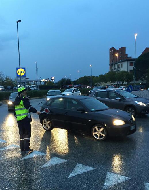 Il traffico va in tilt nella zona della fiera Auto a passo d’uomo 