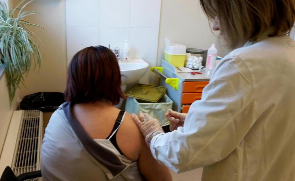 Respira da sola la ragazza colpita dalla meningite 