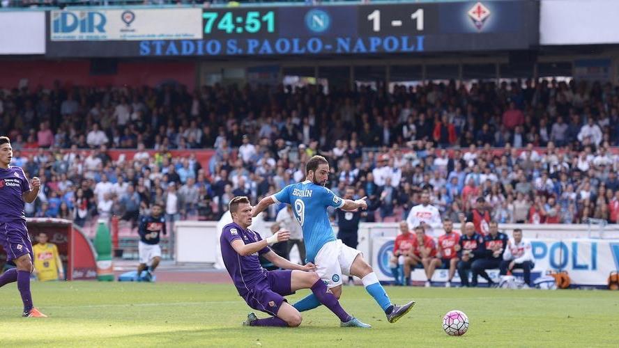 Higuain coglie la Viola