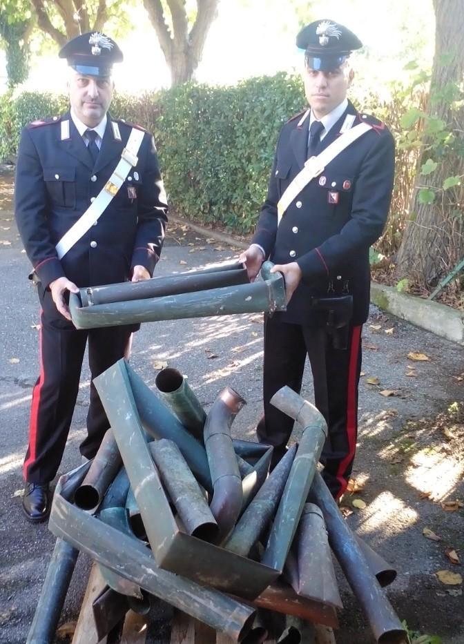 I carabinieri con le canale recuperate