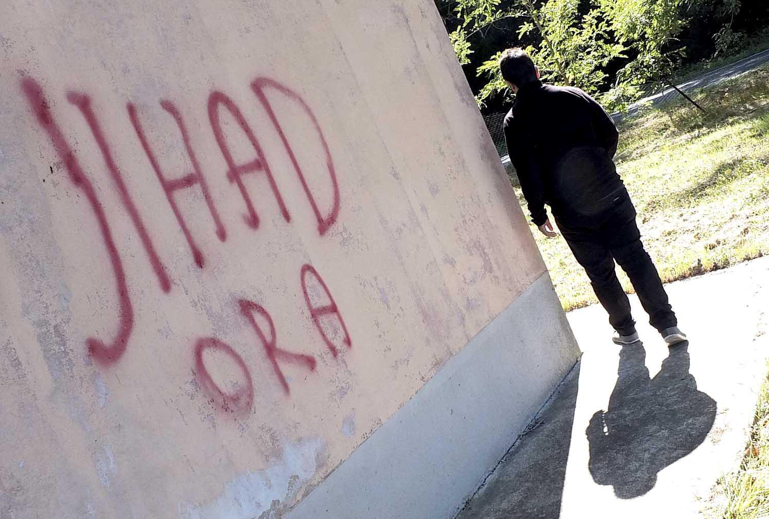 Inneggia al jihad, perquisizioni a Prato