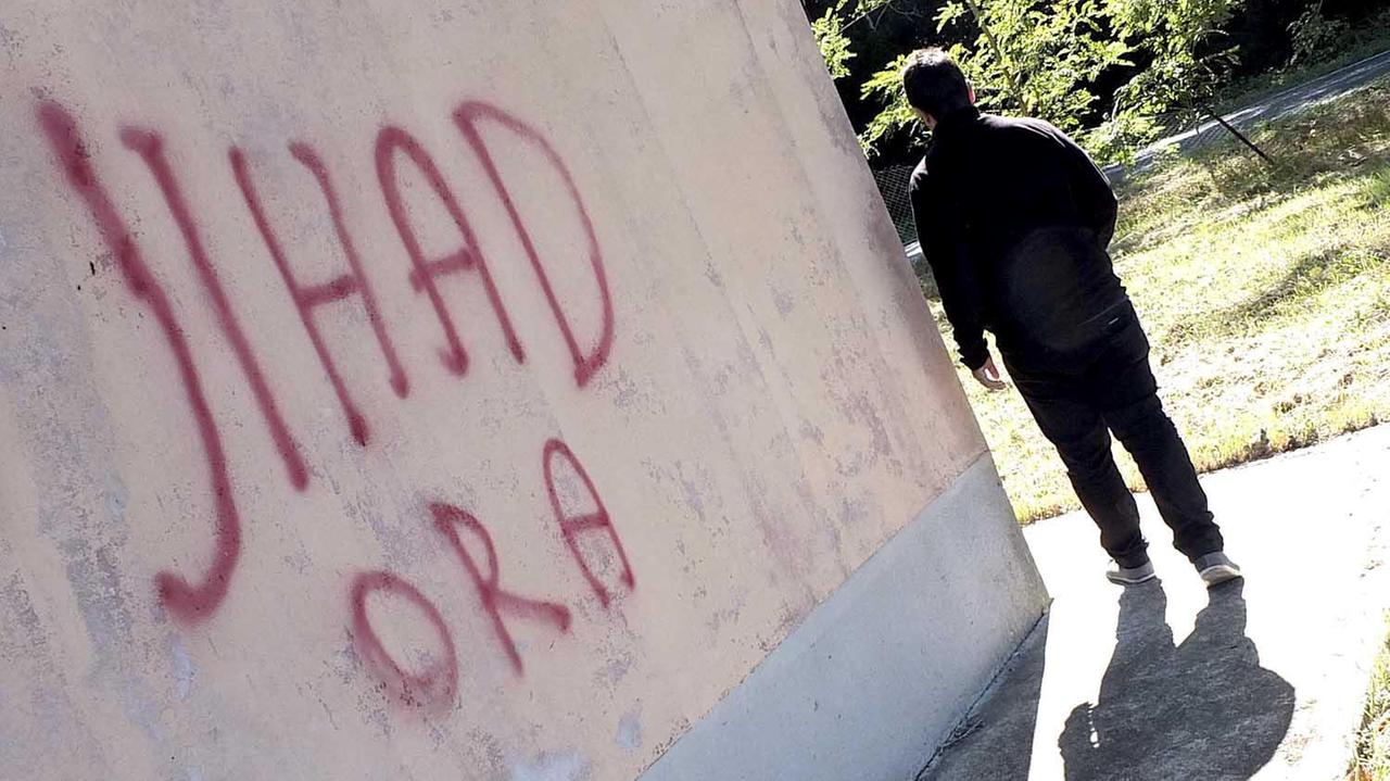 Inneggia al jihad, perquisizioni a Prato