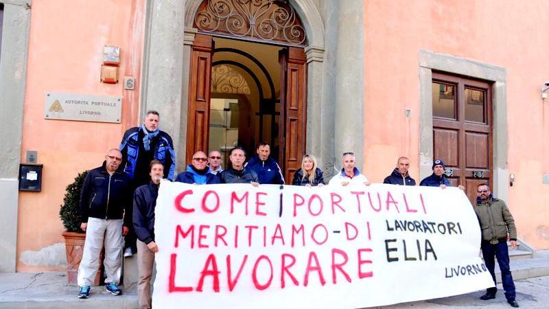 I lavoratori di Elia davanti a Port Authority