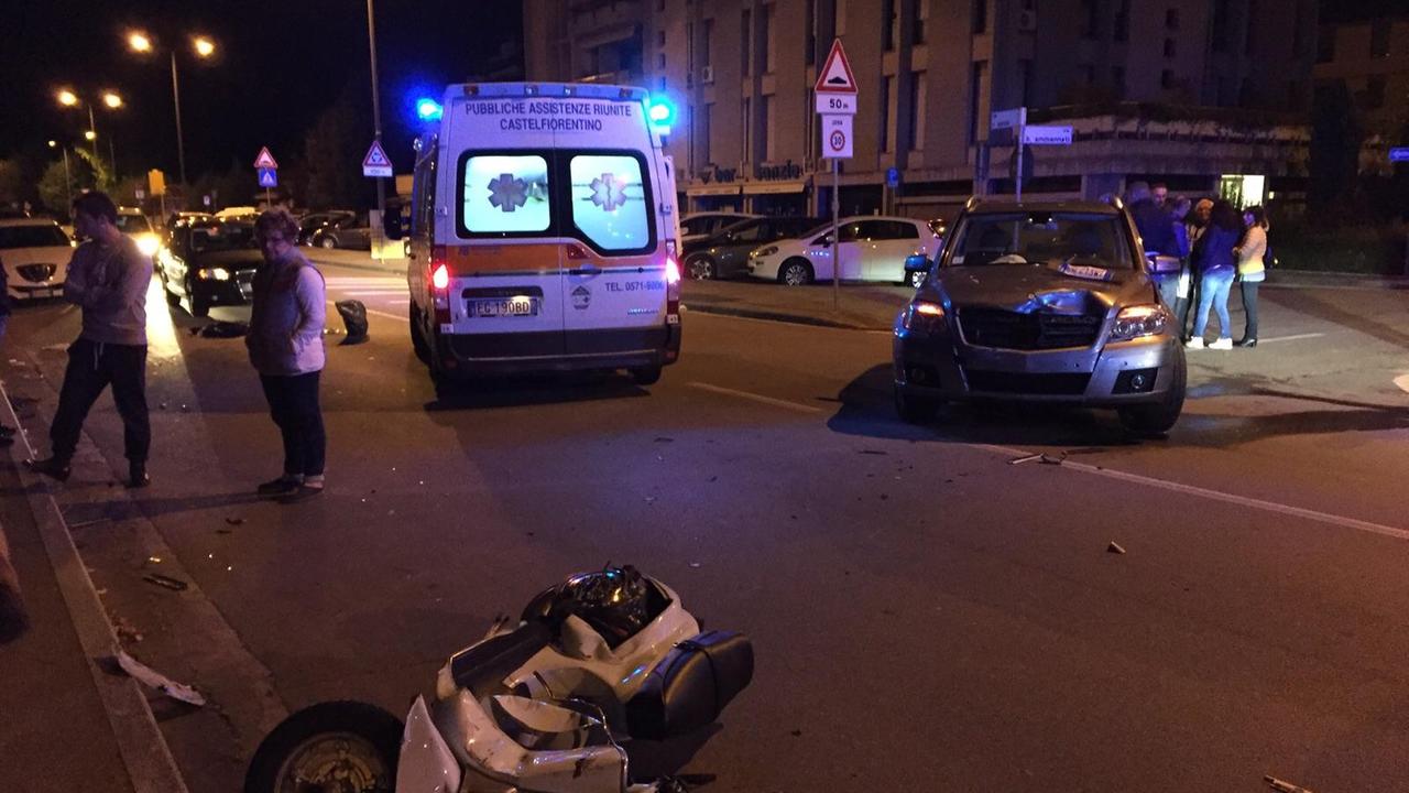 I soccorsi sul luogo dell'incidente (Foto Agenzia Carlo Sestini)