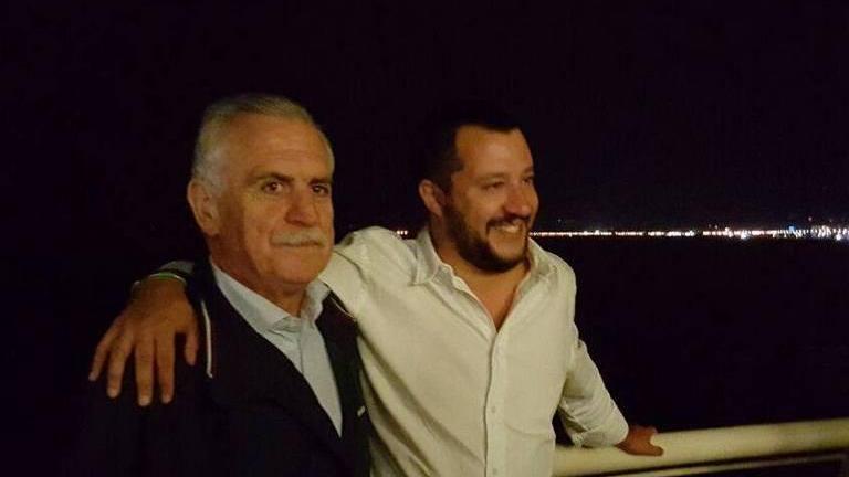 L’ex sindaco fa la corte a Forza Italia e Lega