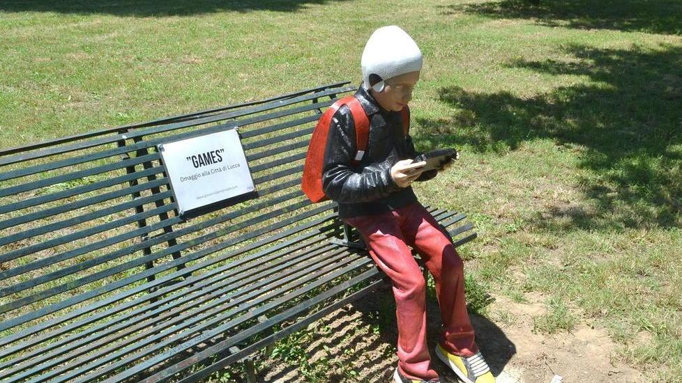 Bocciata la scelta di levare le sculture