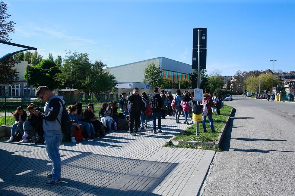 Bassa, scuole aperte regolarmente dopo la scossa da 3,5
