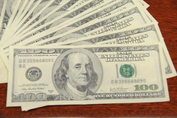 I tre extracomunitari hanno tentato di cambiare dollari falsi