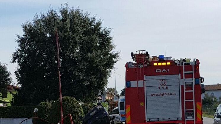 L'intervento dei vigili del fuoco in via delle Regioni