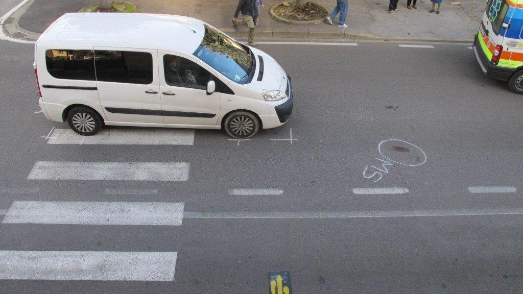 La scena dell'investimento in via Labriola a Montemurlo