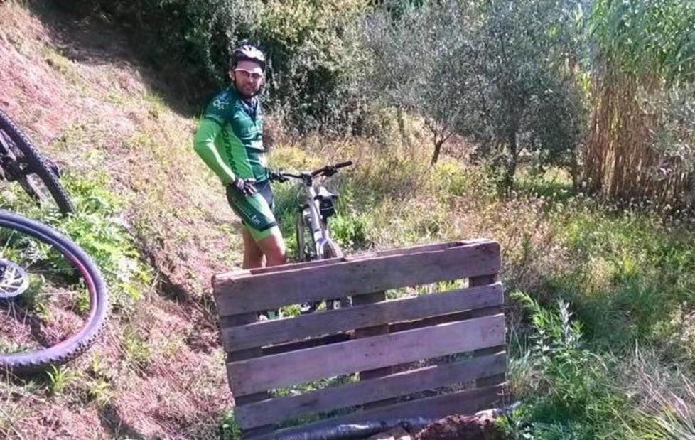 Trappole e ostacoli anti biker sul sentiero del Cai