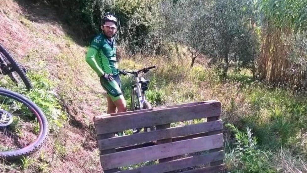 Trappole e ostacoli anti biker sul sentiero del Cai