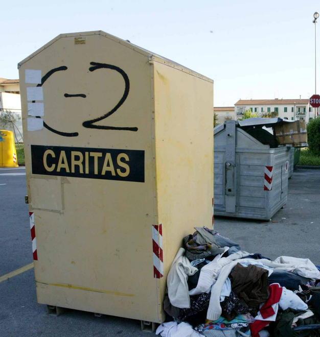 Bimba usata dalla madre come “canna da pesca”