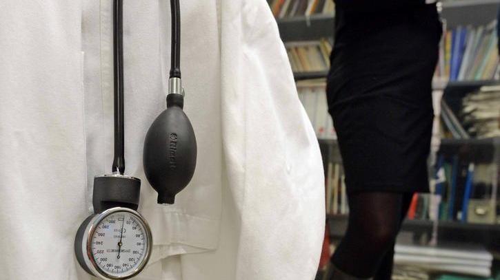 Sesso estremo con bisturi giudizio sprint per medico