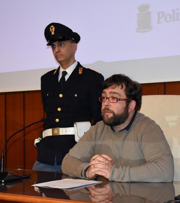 Va al cimitero dal marito morto e viene rapinata 