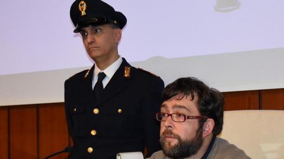 Va al cimitero dal marito morto e viene rapinata