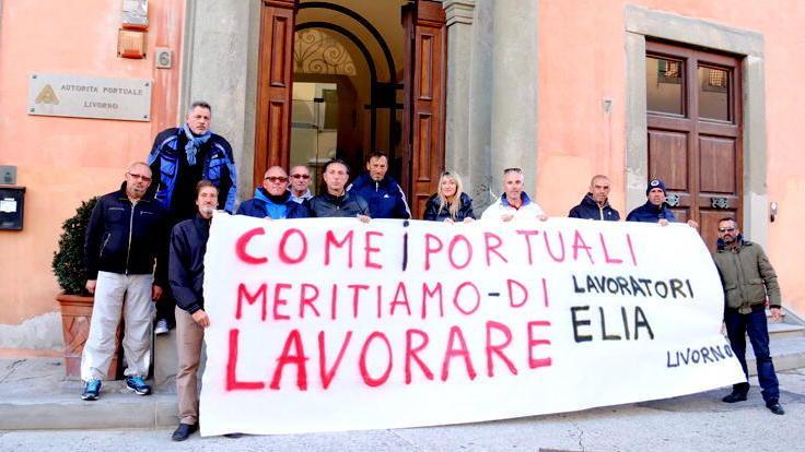 Il braccio di ferro continua: 12mila auto bloccate