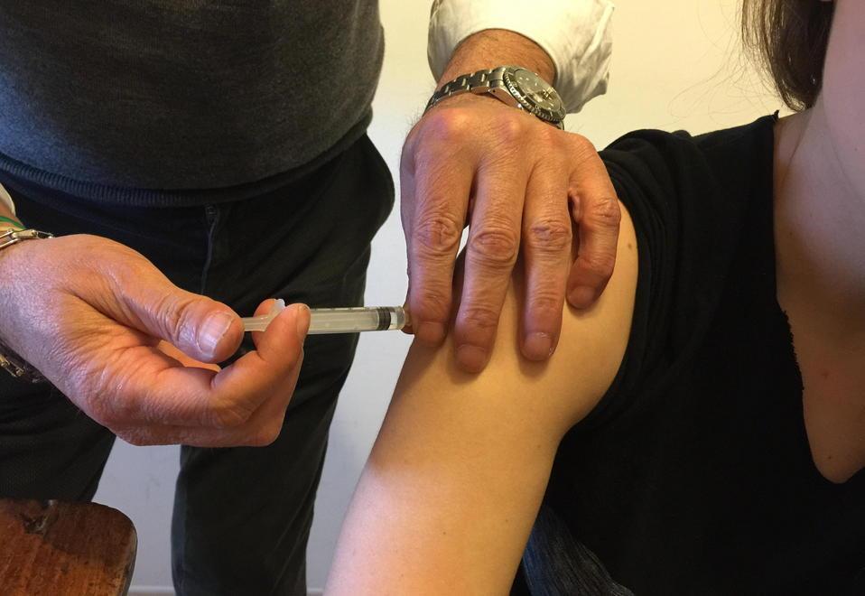 Quasi un mese di attesa per vaccinarsi a Pistoia 